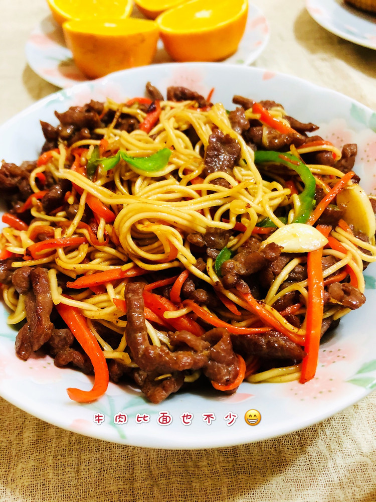 牛肉炒面和玉子豆腐蛋羹的早上