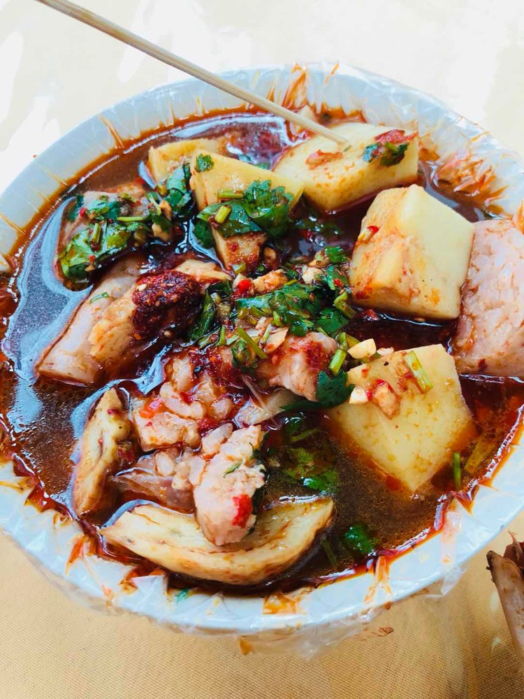 伊犁汉人街美食,胡辣羊蹄,米粉,卡瓦斯,面肺子