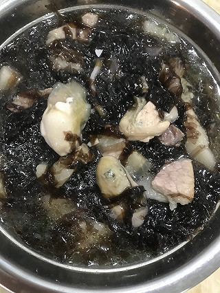是潮汕媳妇呀的生蚝紫菜汤 想要汤好喝,料要足.做这汤简单