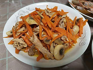 小维sinx的胡萝卜,鲜蘑菇炒肉片