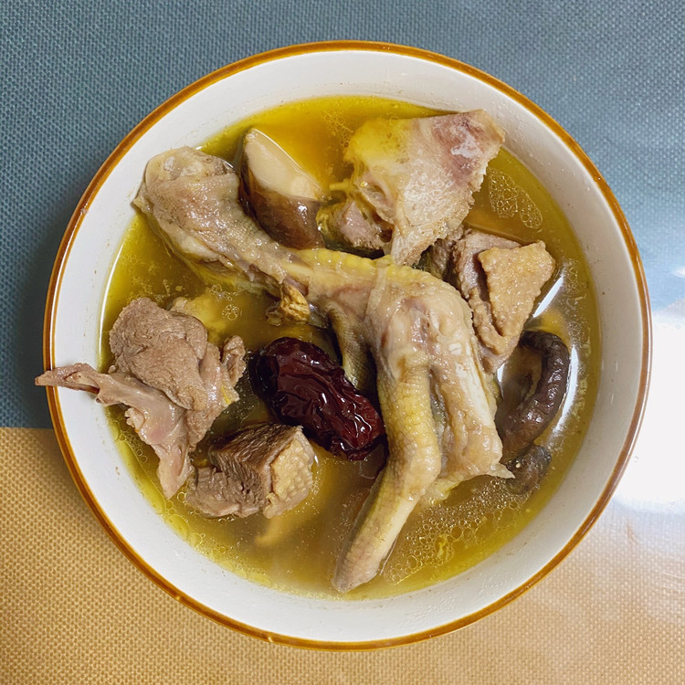香菇红枣土鸭汤