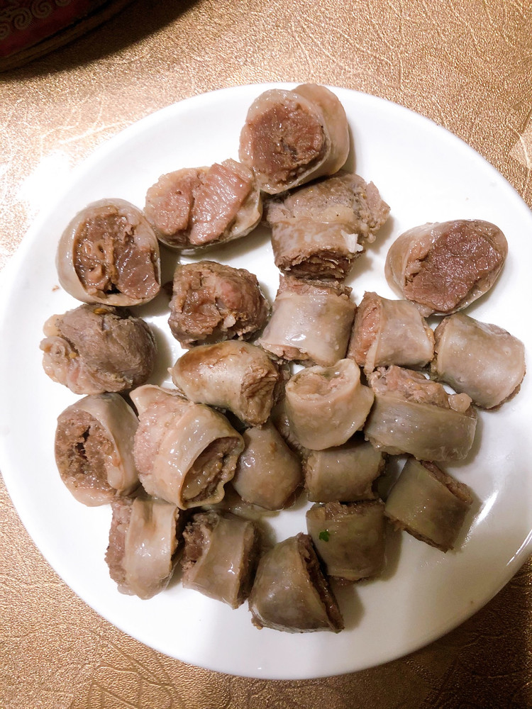 红烧豚炒青菜羊肠胡萝卜炒土豆片筒骨山药汤