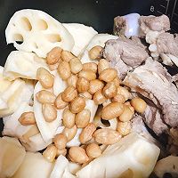 秋季养生-莲藕花生猪骨汤的做法图解4