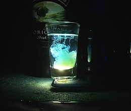 蓝色水母鸡尾酒的做法