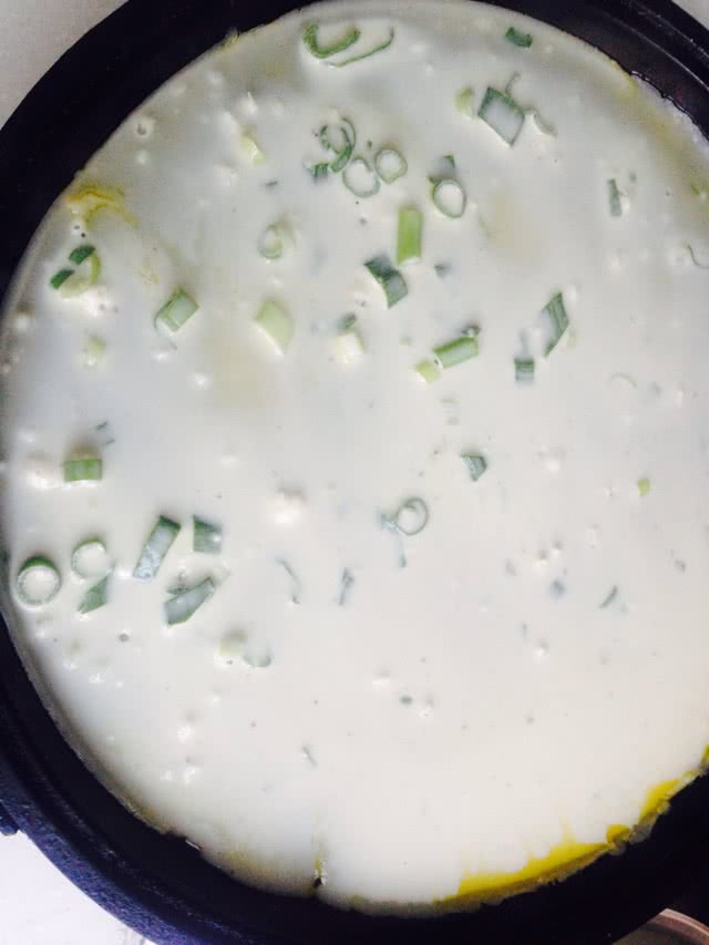 煎饼卷菜的做法图解1