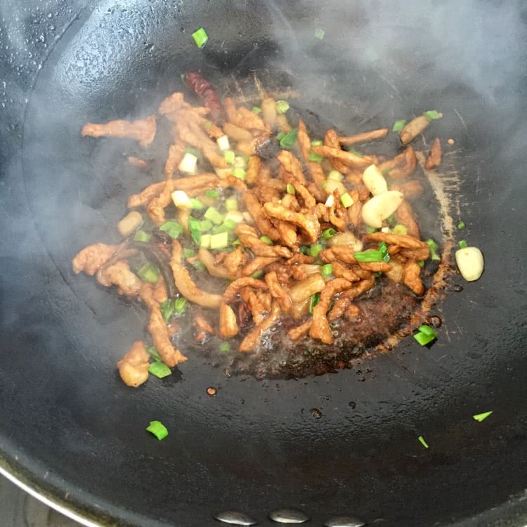 蘑菇炒肉丝的做法图解4