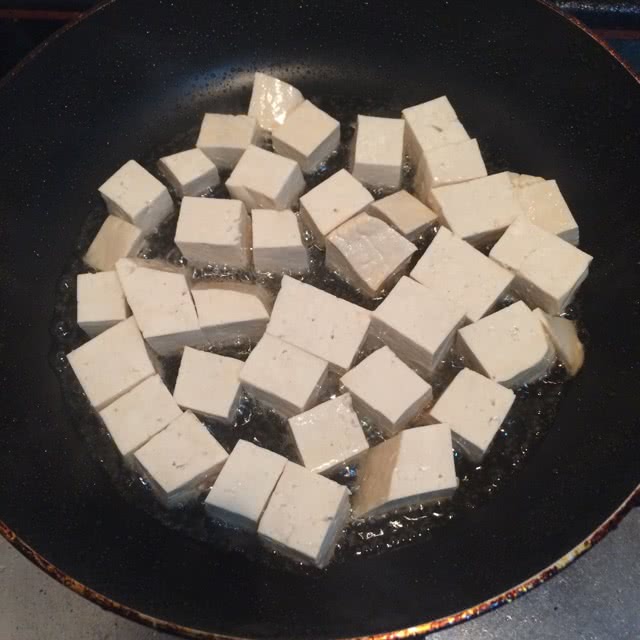 菠萝咕唠豆腐的做法图解2
