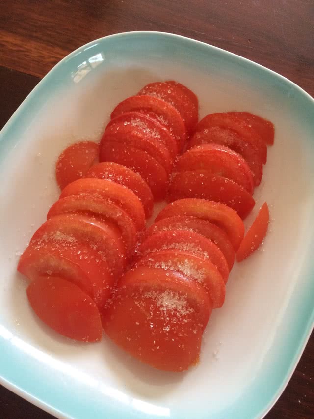 冰镇西红柿的做法图解1