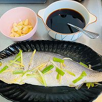 黄花鱼这样做，大人小孩都爱吃的做法图解1