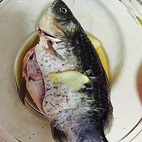 鲜菇鲫鱼豆腐汤的做法图解1