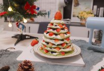 简单好吃的‼️草莓圣诞树松饼的做法