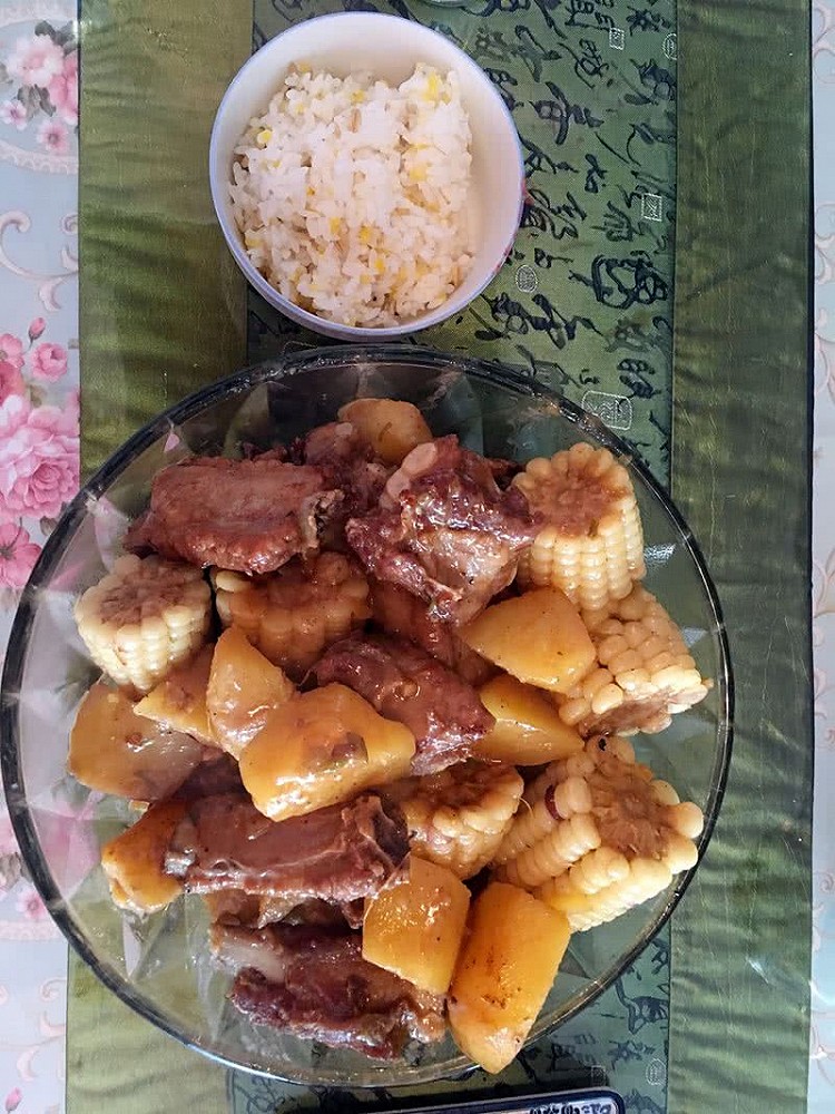 排骨土豆玉米乱炖的做法
