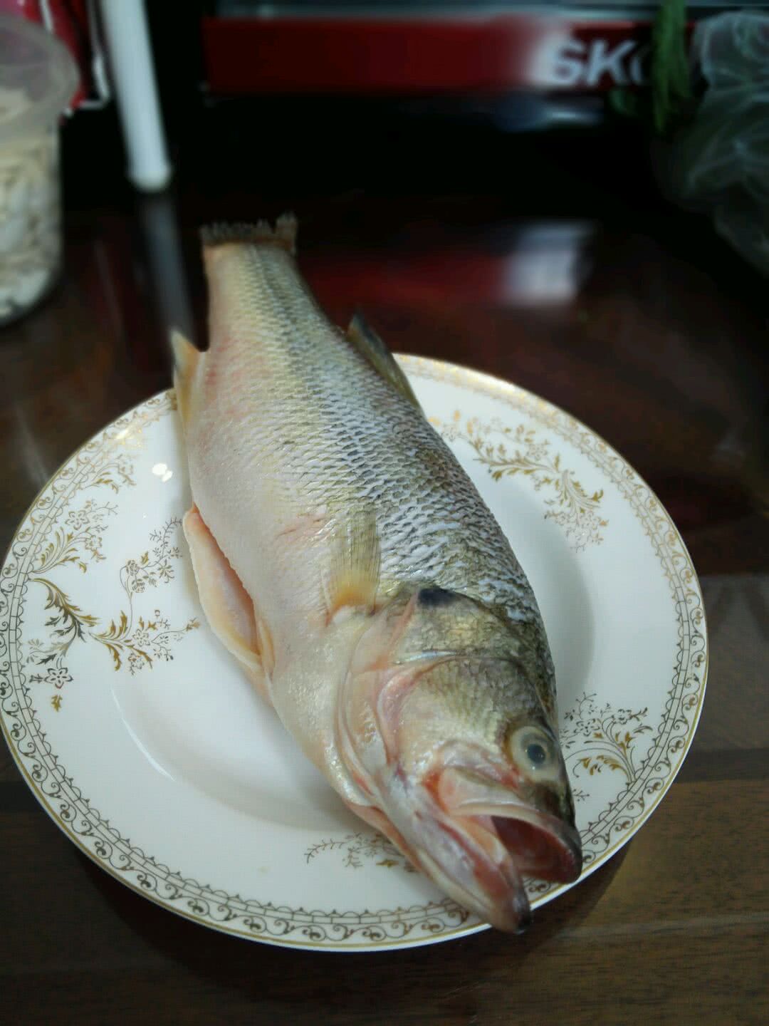 清蒸鲈鱼怎么做_清蒸鲈鱼的做法_豆果美食