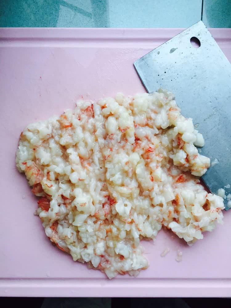 白菜虾肉水饺的做法图解1