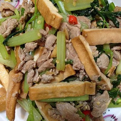 芹菜香干肉丝