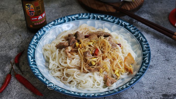 豆芽拌面
