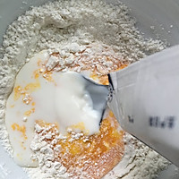 土豆絲胡蘿蔔洋蔥煎餅的做法图解2