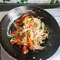 爽口爆炒红椒金针菇的做法图解11