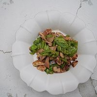 #奈特兰草饲营养美味#黄油青椒炒松茸的做法图解7