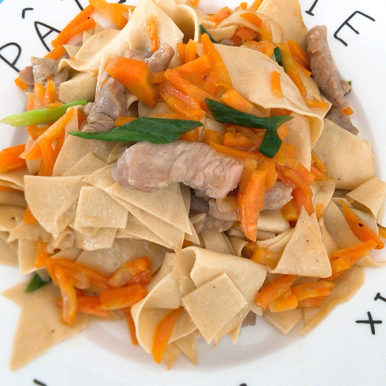 干豆腐炒肉的做法