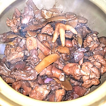 主妇日常宴客菜之沙锅生姜葱头沙姜味焖鸡