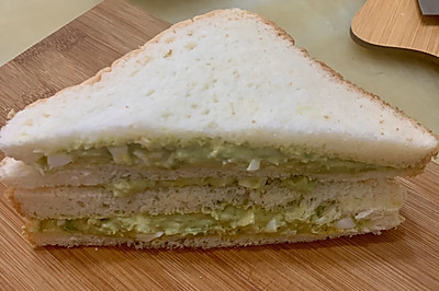 美味早餐～简单易做的牛油果鸡蛋三明治
