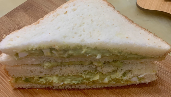 美味早餐～简单易做的牛油果鸡蛋三明治