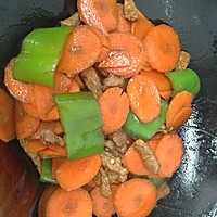 胡萝卜青椒烧肉的做法图解7