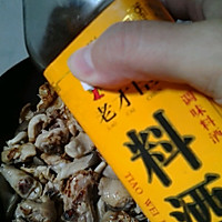 平菇炒鸡肉的做法图解4