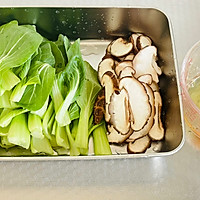 香菇油菜炒鸡蛋的做法图解1