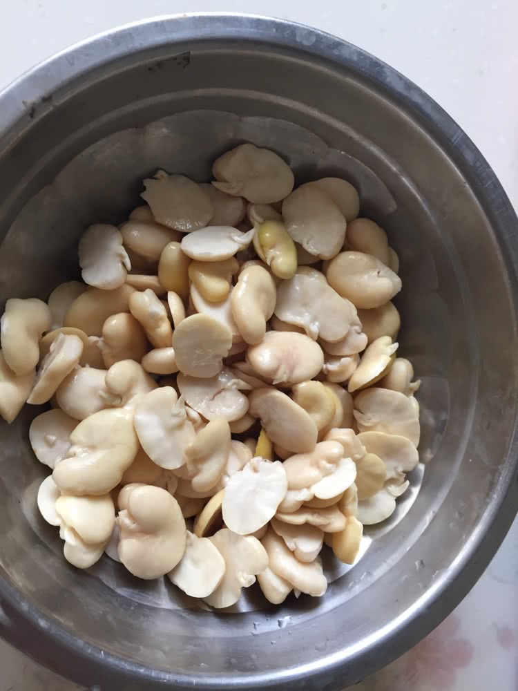 炒蚕豆瓣的做法图解1
