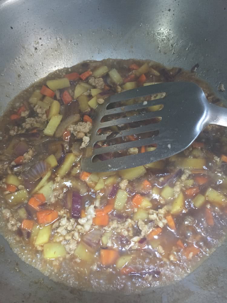 简单又好吃的闷饭的做法图解3