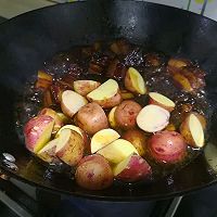 土豆梅干菜红烧肉的做法图解11