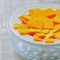 南瓜蔬菜浓汤 宝宝辅食，胡萝卜+奶粉+芦笋的做法图解1