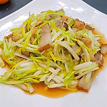 蒜黄炒肉一道简单的家常菜，鲜香脆嫩，超级下饭