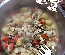 ‍鲫鱼汤‍炖‍土豆‍萝卜‍丁（‍宝宝‍辅食）的做法