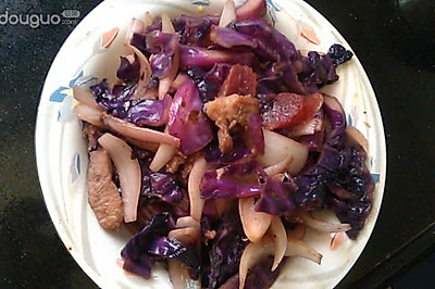 紫包菜洋葱小炒腊肠肉片