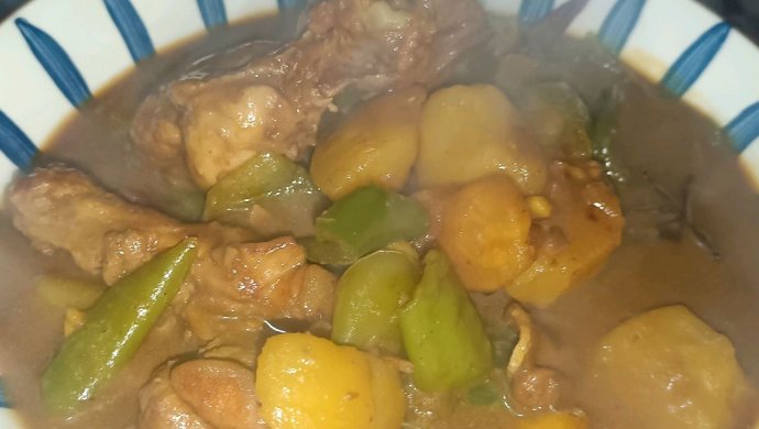拌饭一绝的黄焖鸡