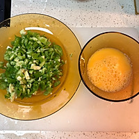 青椒鸡蛋打卤面（10分钟吃饭系列）的做法图解1