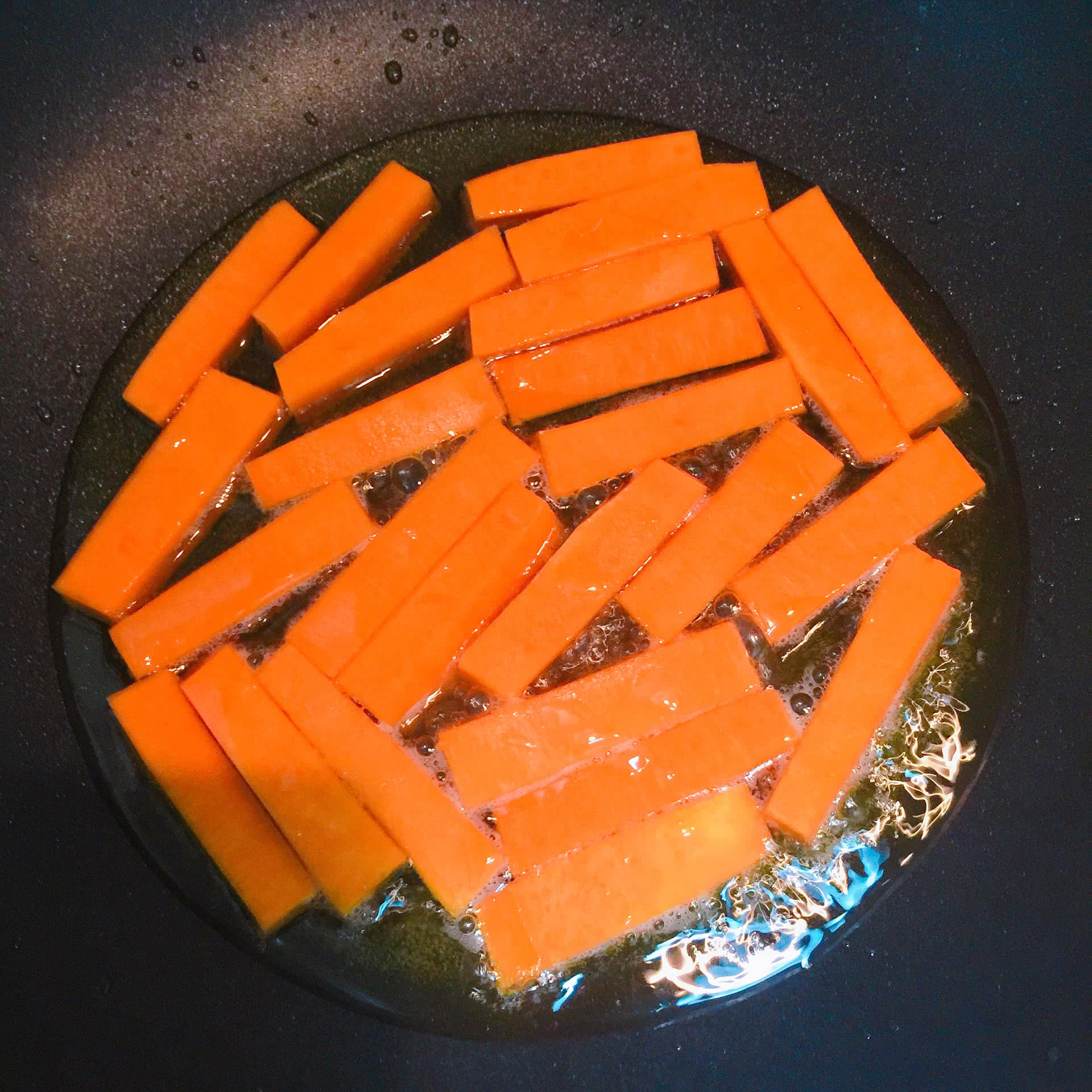 咸蛋黄焗南瓜怎么做_咸蛋黄焗南瓜的做法_豆豆妈Ly_豆果美食