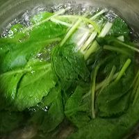宝宝辅食～肉沫青菜鸡蛋饼的做法图解1