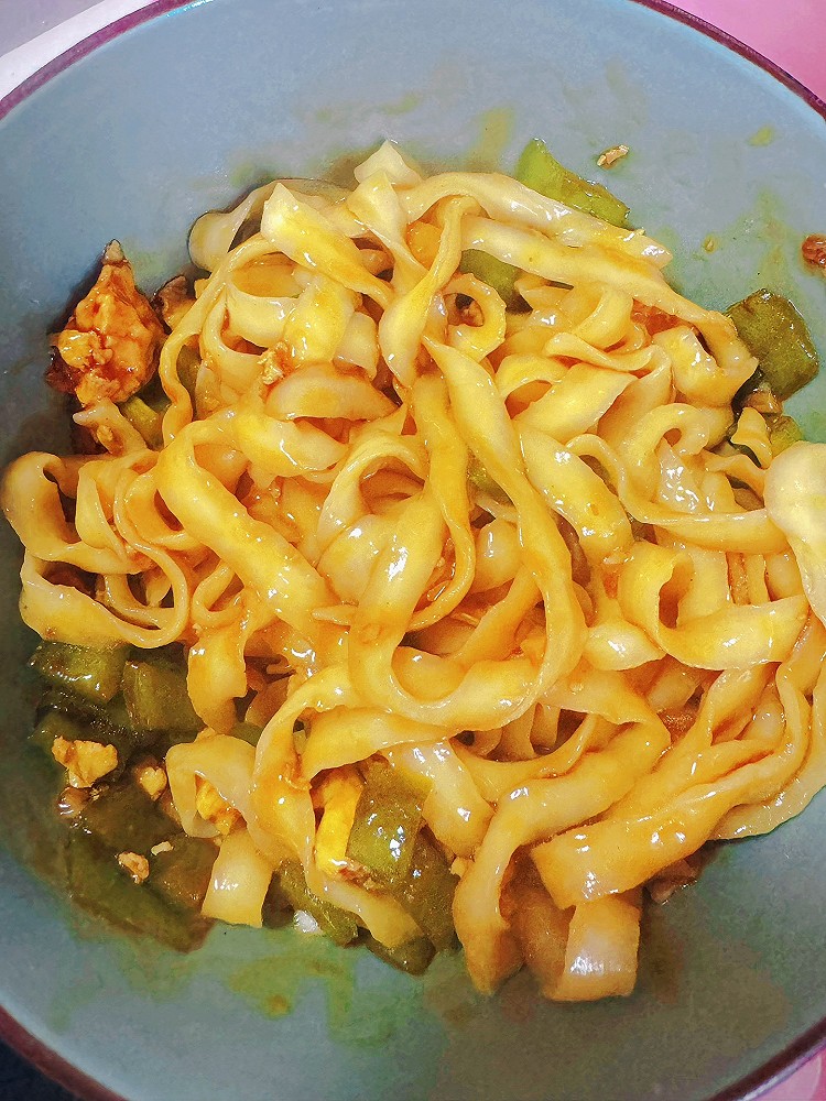 尖椒鸡蛋拌面的做法