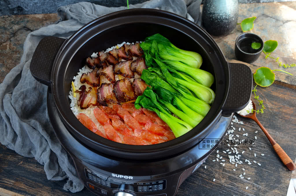 Rice in casserole with bacon