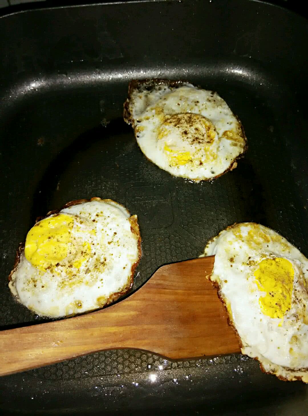 煎荷包蛋的做法 怎么煎荷包蛋不散_华夏智能网