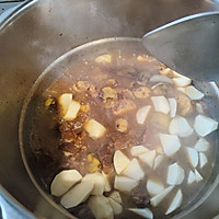 板栗芋儿烧牛肉的做法图解10