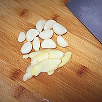 珐琅锅美食：家常土豆烧鸭的做法图解3