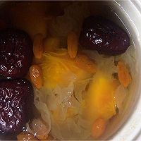木瓜、大枣 银耳枸杞汤的做法图解2