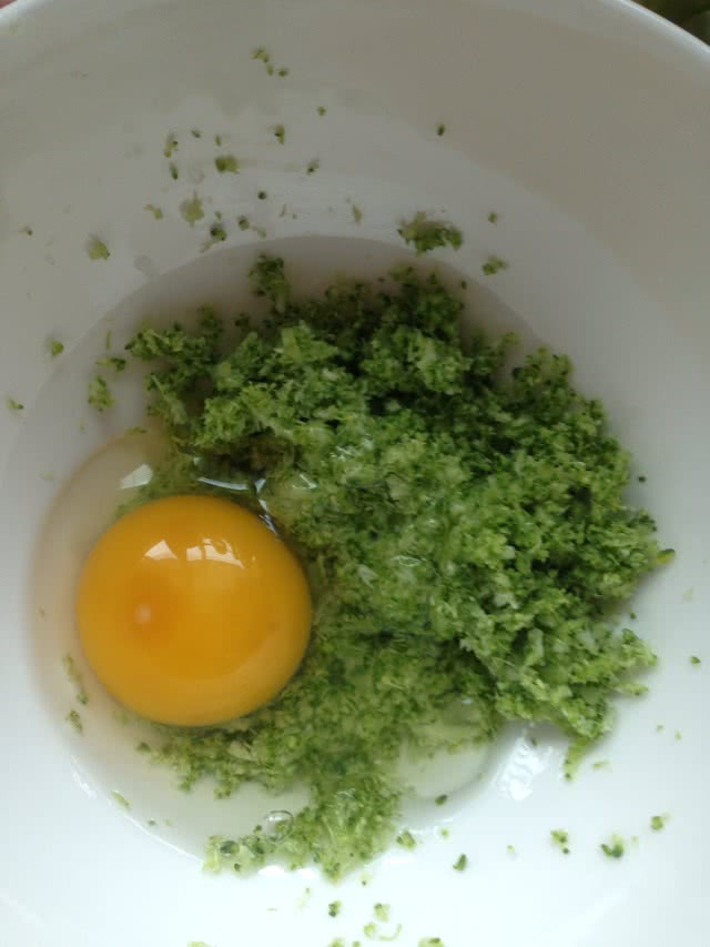 *宝宝辅食早饭*西兰花饼的做法图解3