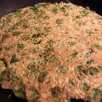 #换着花样吃早餐#春味：简简单单吃榆钱儿——榆钱蛋饼的做法图解7