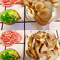 滑溜溜的蘑菇炒肉沫的做法图解2